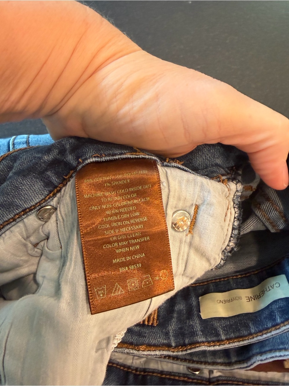 KUT from the Kloth Catherine Boyfriend Jeans Size 8 Medium Wash Straight Leg - Picture 9 of 12